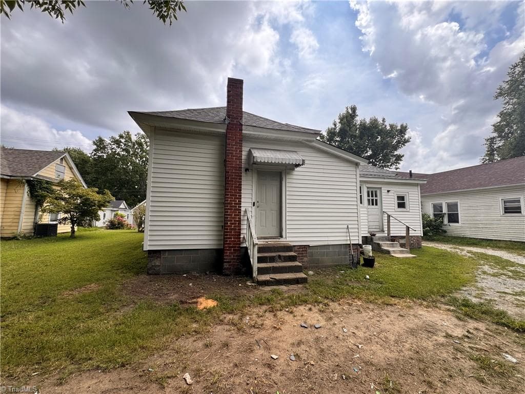 Duplex at 1118 Campbell Street, High Point NC 27262, High Point, photo 13 of 14