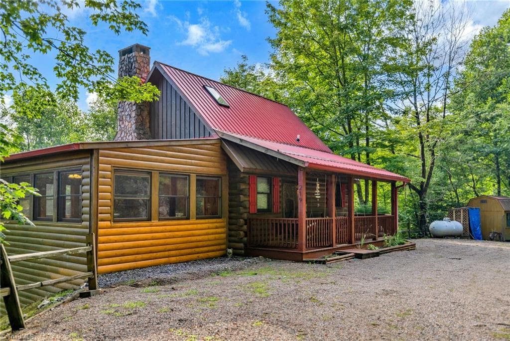 219 Ravenwood Drive, West Jefferson NC 28694