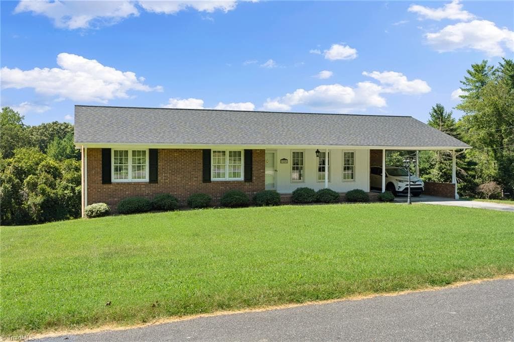 329 Henderson Drive, Clemmons NC 27012