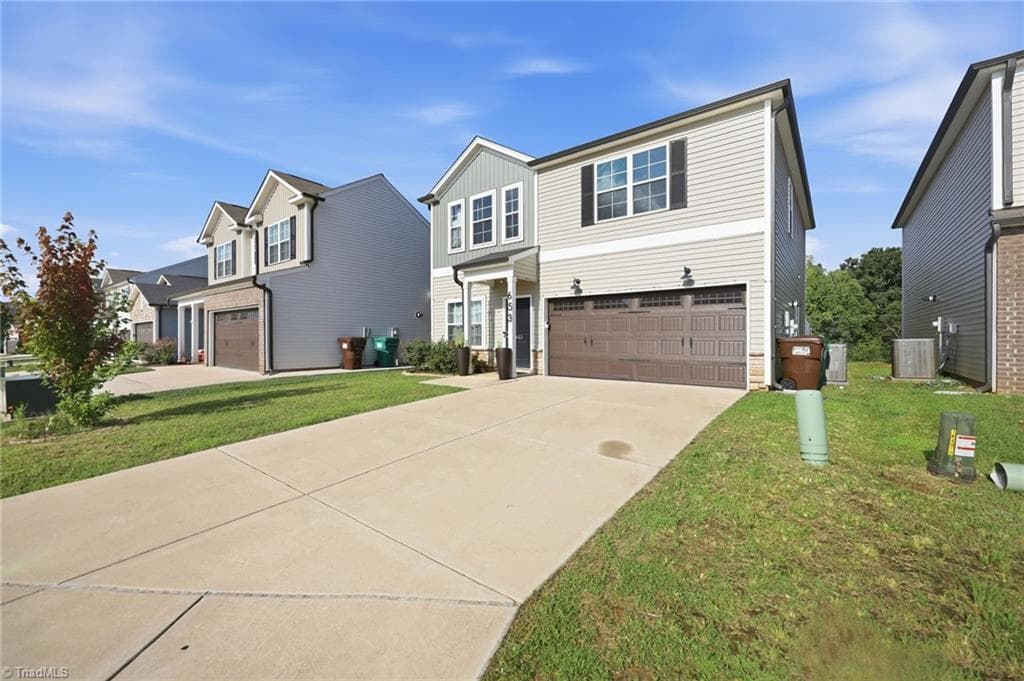 Stick/Site Built at 653 Cam Circle, High Point NC 27265, photo 3 of 38