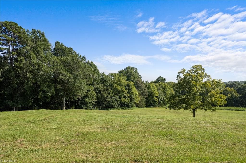 Single Family Residence at 3925 Valley View Circle, Clemmons NC 27012, photo 6 of 9