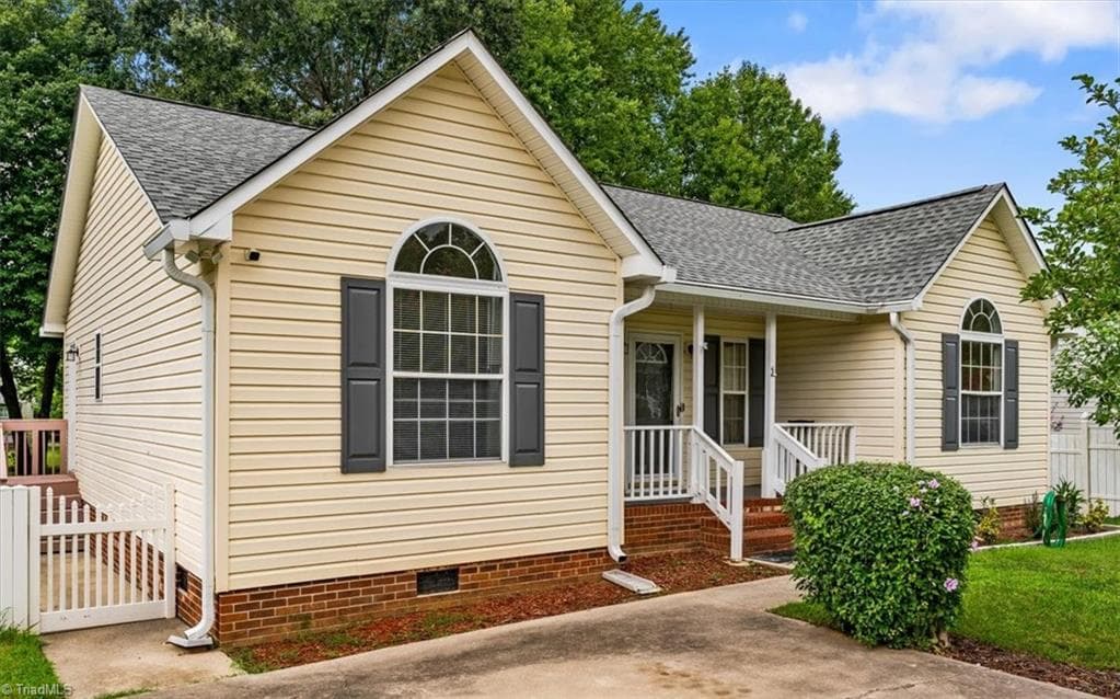 Stick/Site Built at 1 Cedar Branch Drive, Thomasville NC 27360, photo 3 of 47