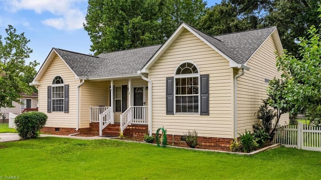 Stick/Site Built at 1 Cedar Branch Drive, Thomasville NC 27360, photo 5 of 47