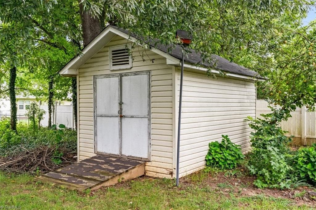 Stick/Site Built at 1 Cedar Branch Drive, Thomasville NC 27360, photo 34 of 47