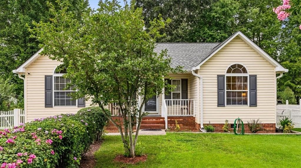 Stick/Site Built at 1 Cedar Branch Drive, Thomasville NC 27360, photo 4 of 47
