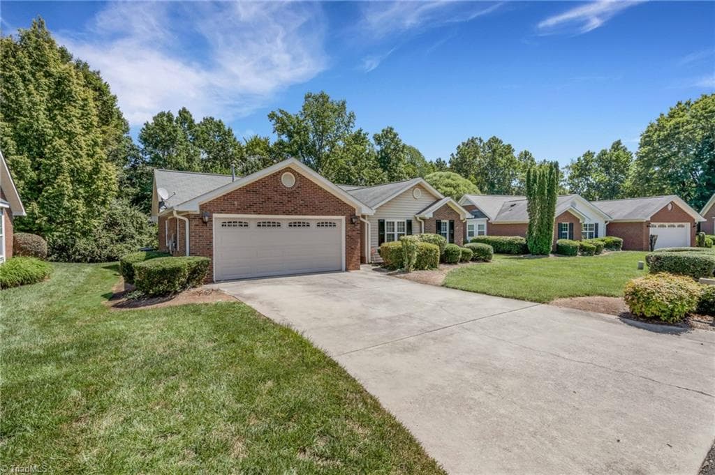 Stick/Site Built at 3 Brandywine Circle, Greensboro NC 27409, photo 6 of 49