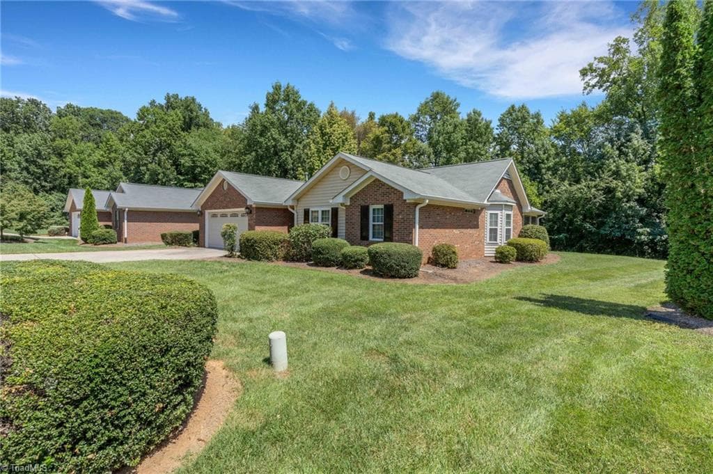 Stick/Site Built at 3 Brandywine Circle, Greensboro NC 27409, photo 7 of 49