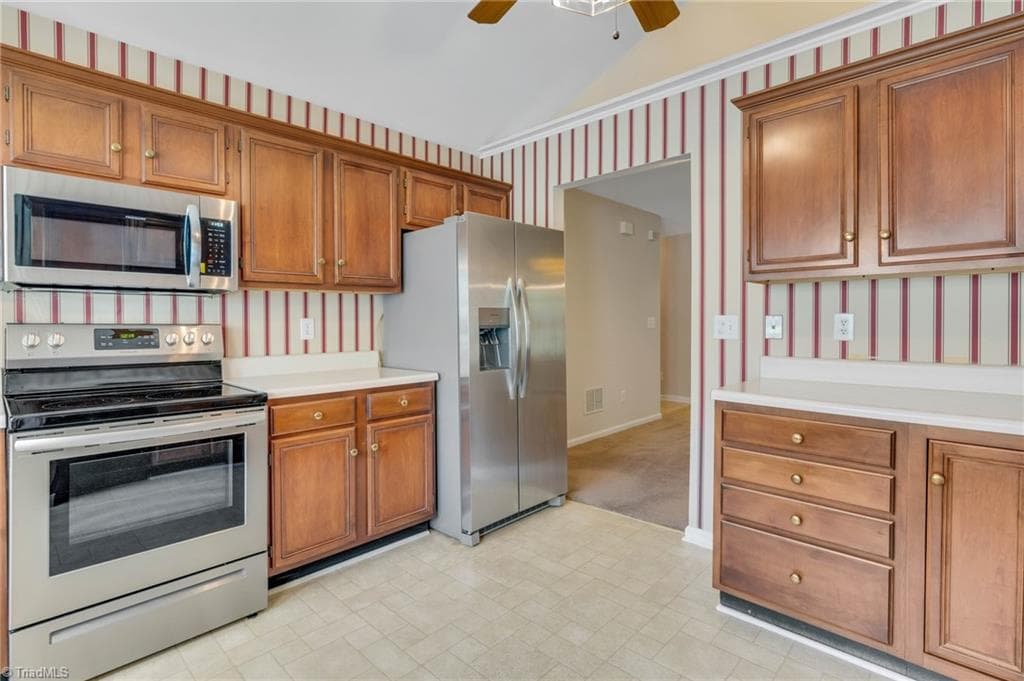 Stick/Site Built at 3 Brandywine Circle, Greensboro NC 27409, photo 20 of 49
