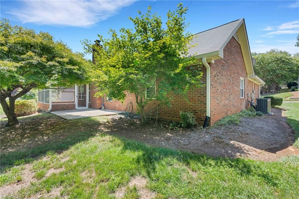 Stick/Site Built at 3 Brandywine Circle, Greensboro NC 27409, photo 45 of 49