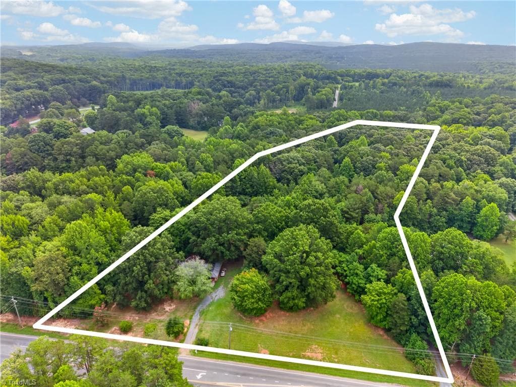 Stick/Site Built at 5175 US Highway 220 Bus S, Asheboro NC 27205