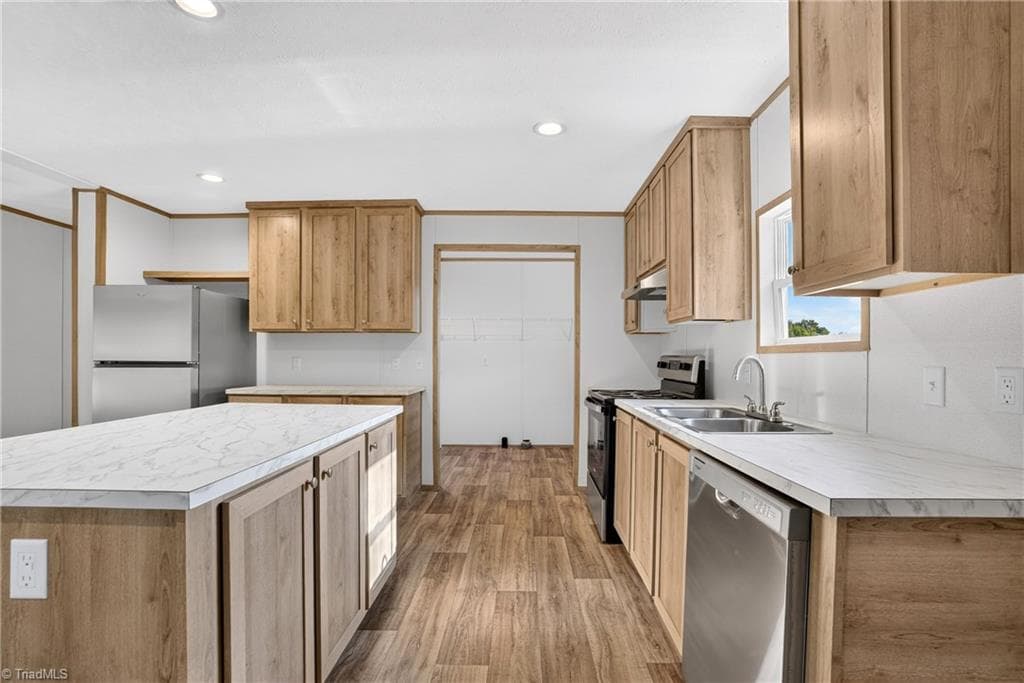 Manufactured Home at 3840 Sonnet Drive, Boonville NC 27011, photo 5 of 17