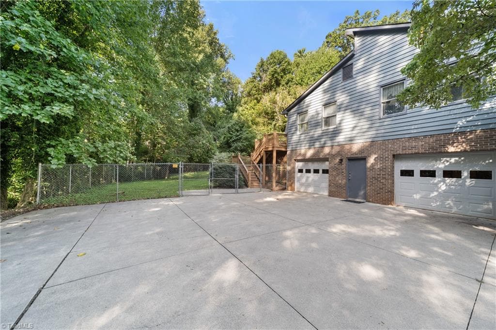 Stick/Site Built at 5737 Polaris Court, Pfafftown NC 27040, photo 10 of 32