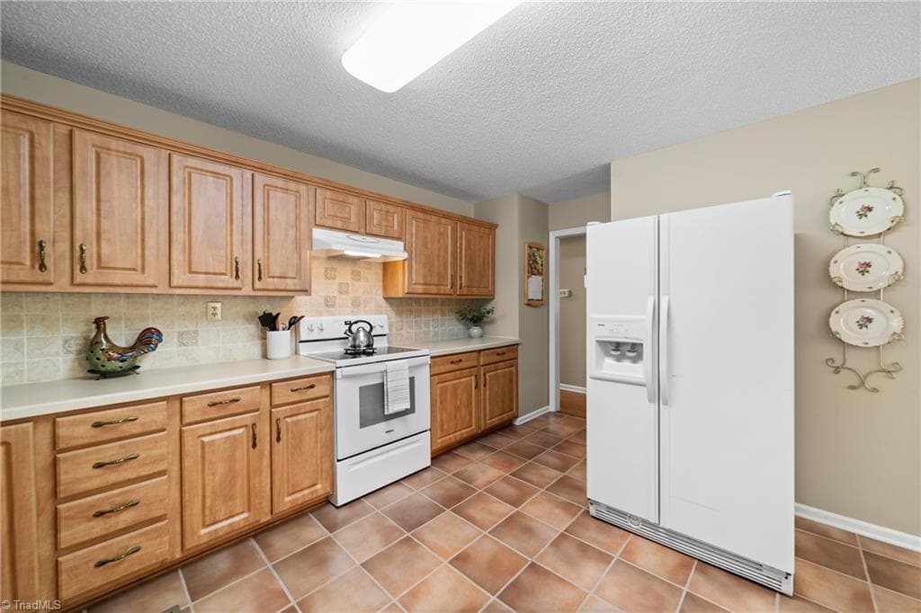 Stick/Site Built at 5737 Polaris Court, Pfafftown NC 27040, photo 15 of 32