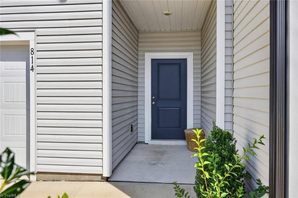 Stick/Site Built at 814 Falls Grove Trail, High Point NC 27265, photo 2 of 27