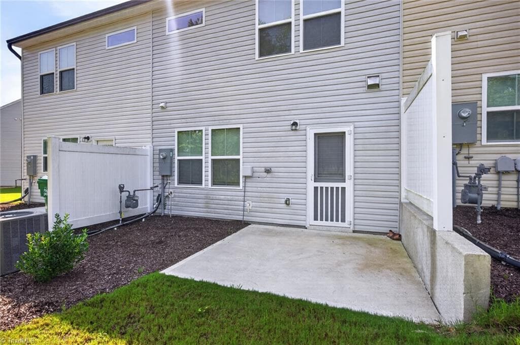 Stick/Site Built at 814 Falls Grove Trail, High Point NC 27265, photo 19 of 27