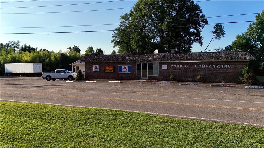 Office at 1314 Old US Highway 601, Mount Airy NC 27030, photo 3 of 18