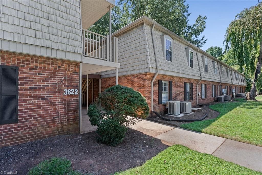 Stick/Site Built at 3822 Country Club Road # I, Winston-Salem NC 27104, Winston-Salem, photo 5 of 64