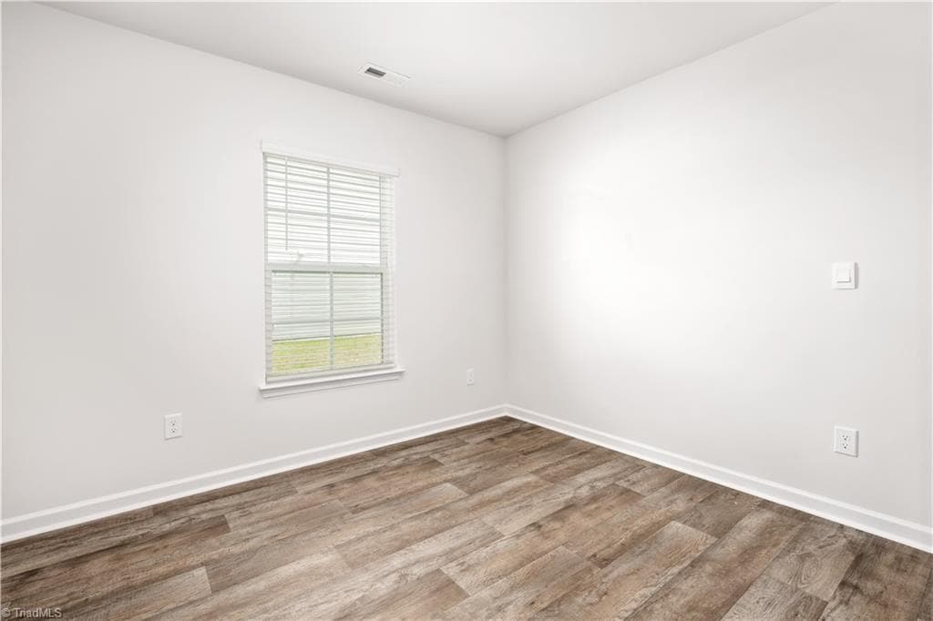 Stick/Site Built at 7 Jubilee Court, Greensboro NC 27406, photo 5 of 18