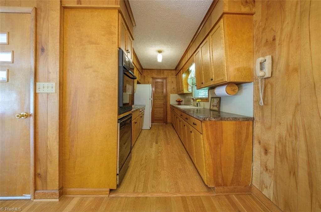 Stick/Site Built at 221 Westwood Avenue, Thomasville NC 27360, photo 13 of 24