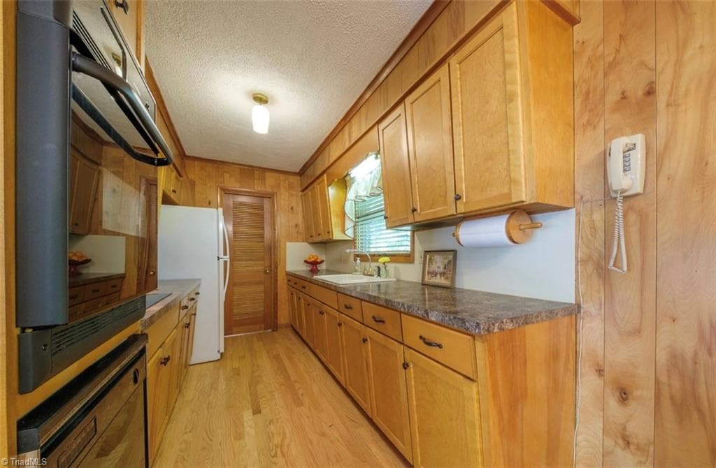 Stick/Site Built at 221 Westwood Avenue, Thomasville NC 27360, photo 12 of 24