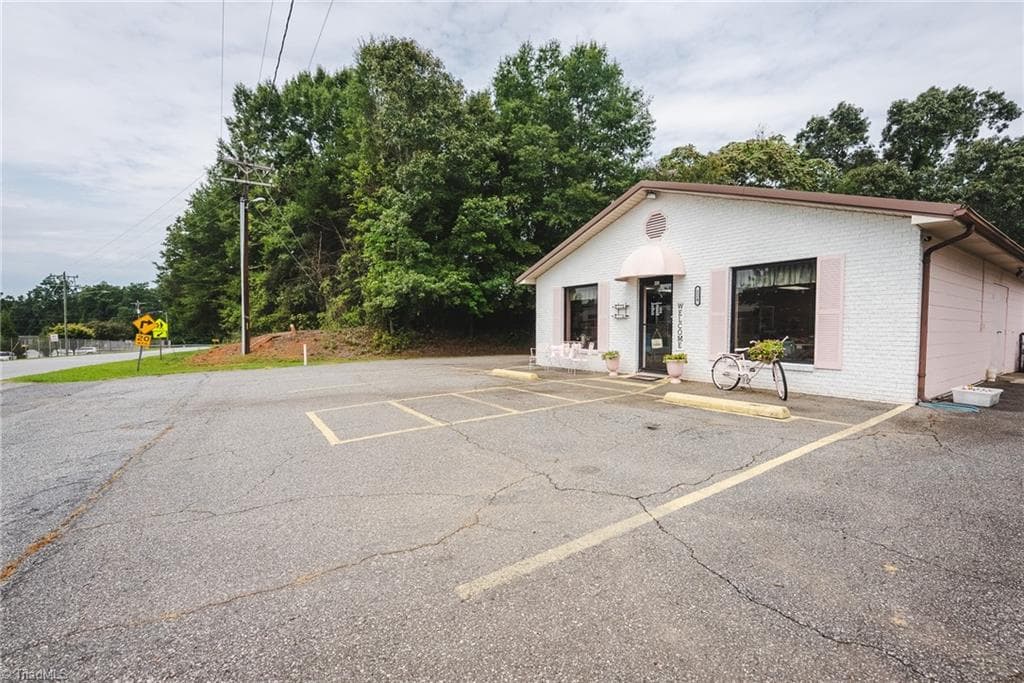 Retail at 224 School Drive, Taylorsville NC 28681, Taylorsville, photo 4 of 47