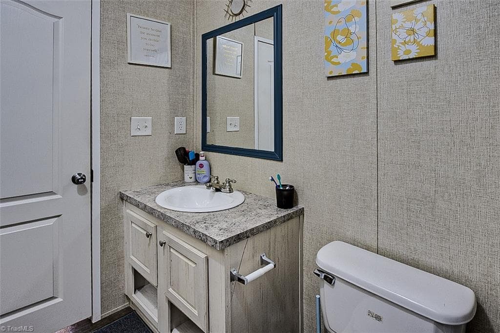Manufactured Home at 2118 and 2146 Warren Drive, Staley NC 27355, photo 23 of 35
