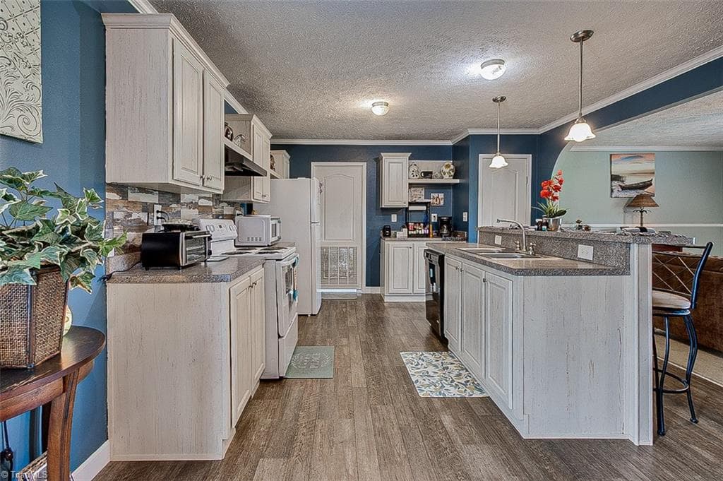 Manufactured Home at 2118 and 2146 Warren Drive, Staley NC 27355, photo 10 of 35