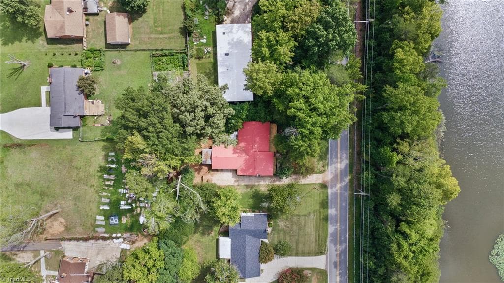 Stick/Site Built at 923 Aberdeen Road, High Point NC 27265, photo 12 of 38