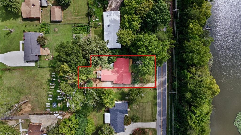 Stick/Site Built at 923 Aberdeen Road, High Point NC 27265, photo 11 of 38