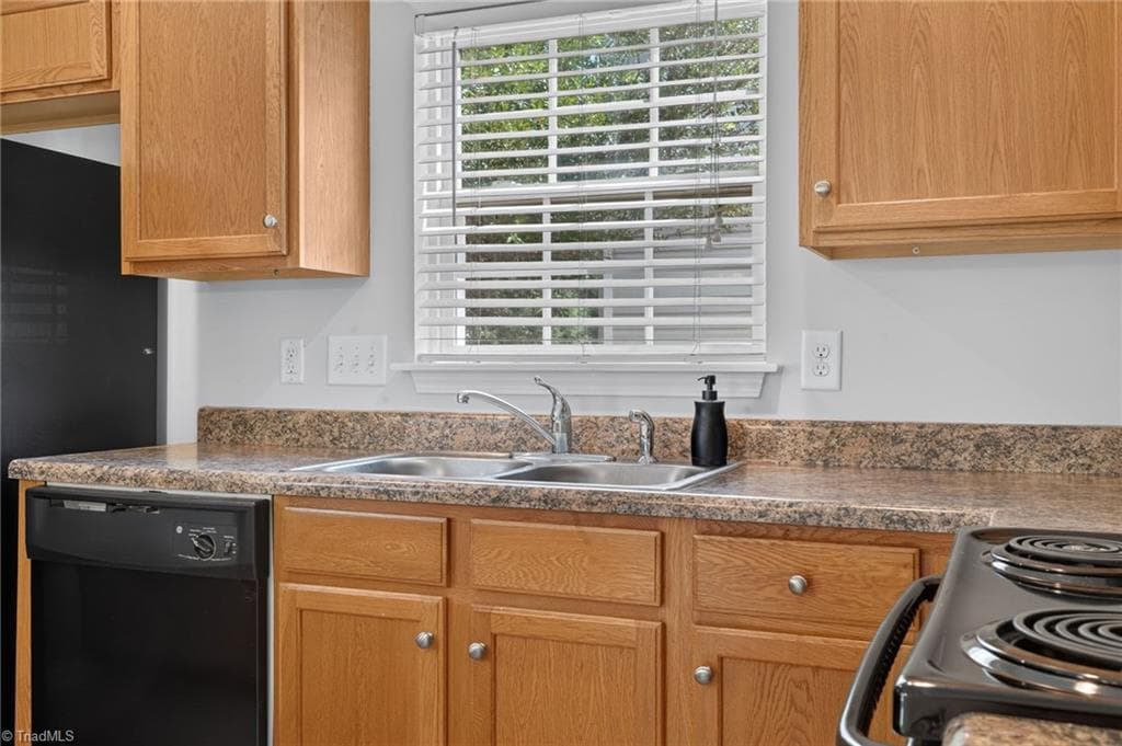 Stick/Site Built at 654 Grasswren Way, Greensboro NC 27409, photo 11 of 35