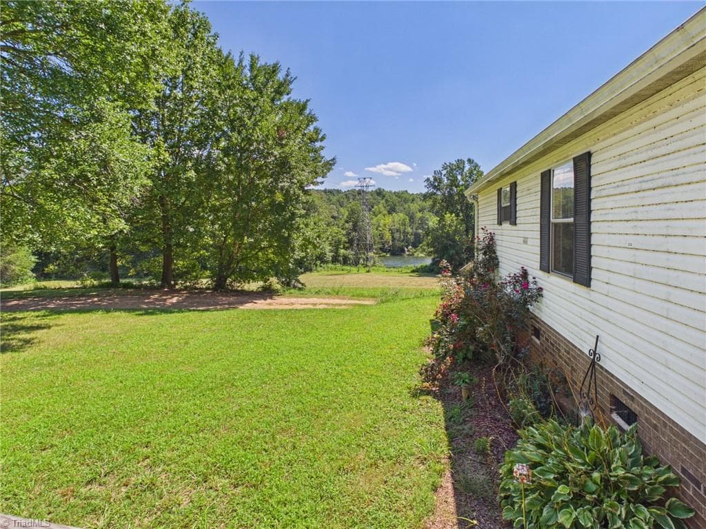 Manufactured Home at 51 Fred Jolly Lane, Taylorsville NC 28681, Taylorsville, photo 23 of 50