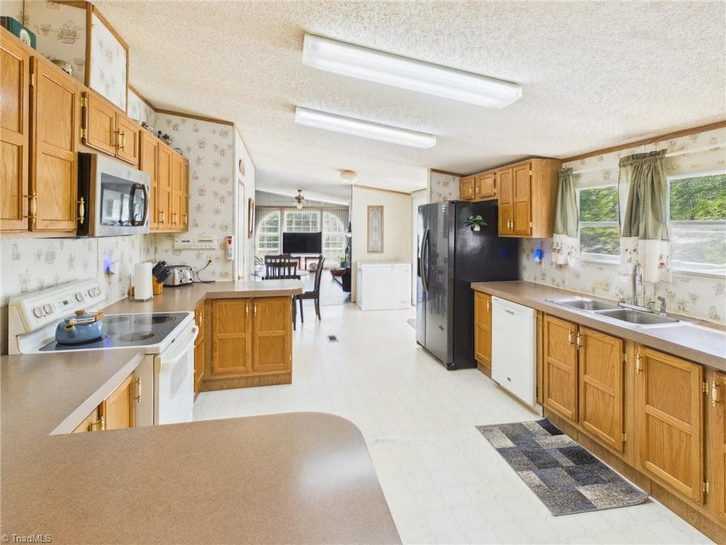 Manufactured Home at 51 Fred Jolly Lane, Taylorsville NC 28681, Taylorsville, photo 10 of 50