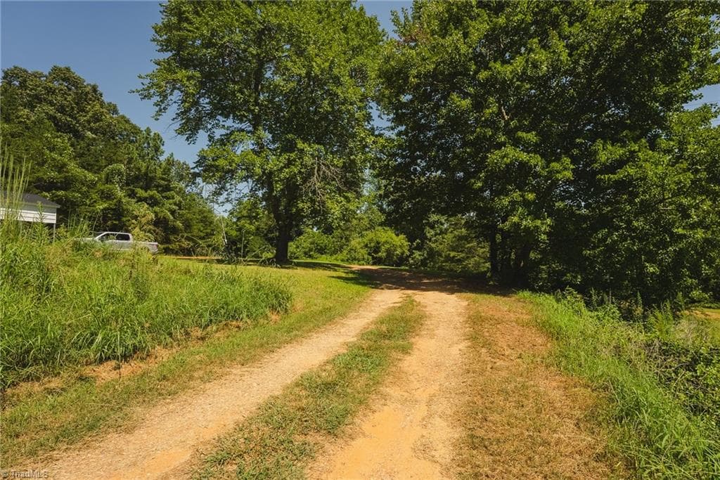 Manufactured Home at 51 Fred Jolly Lane, Taylorsville NC 28681, Taylorsville, photo 49 of 50