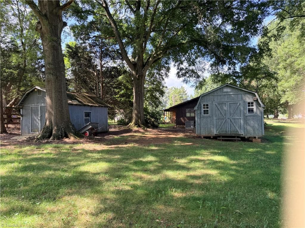 Outdoor buildings - 4608 High Point Road, Kernersville NC 27284, Kernersville