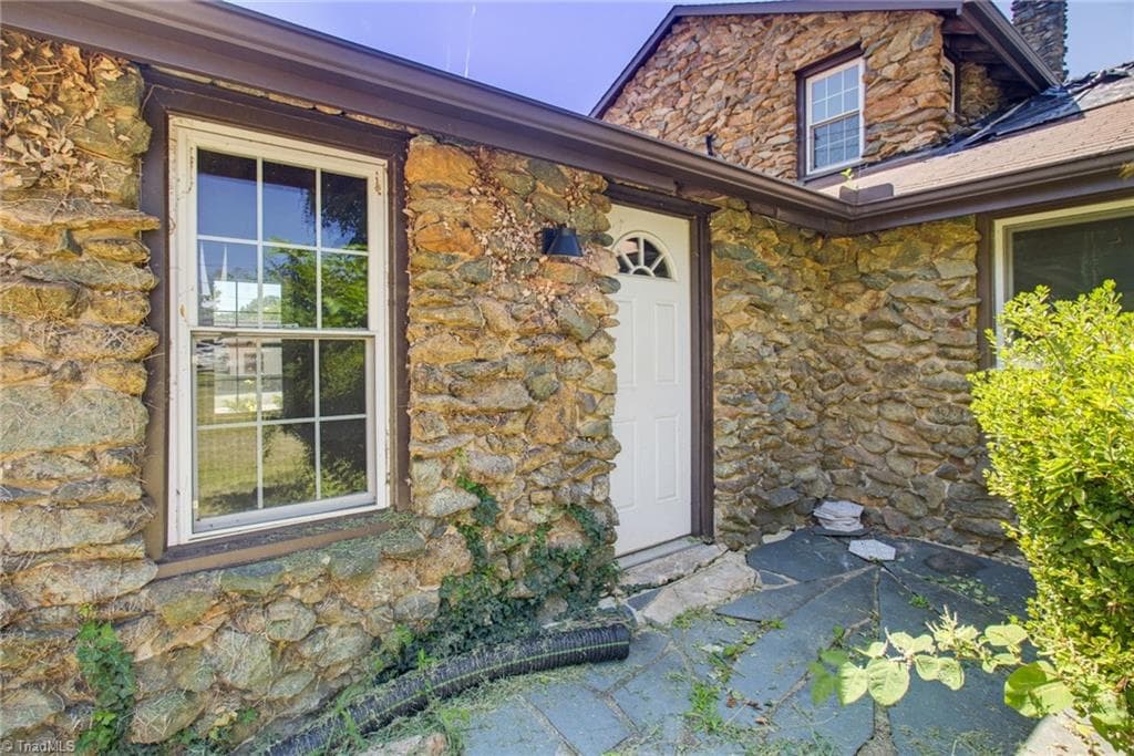 Stick/Site Built at 300 New Street, High Point NC 27260, High Point, photo 9 of 62