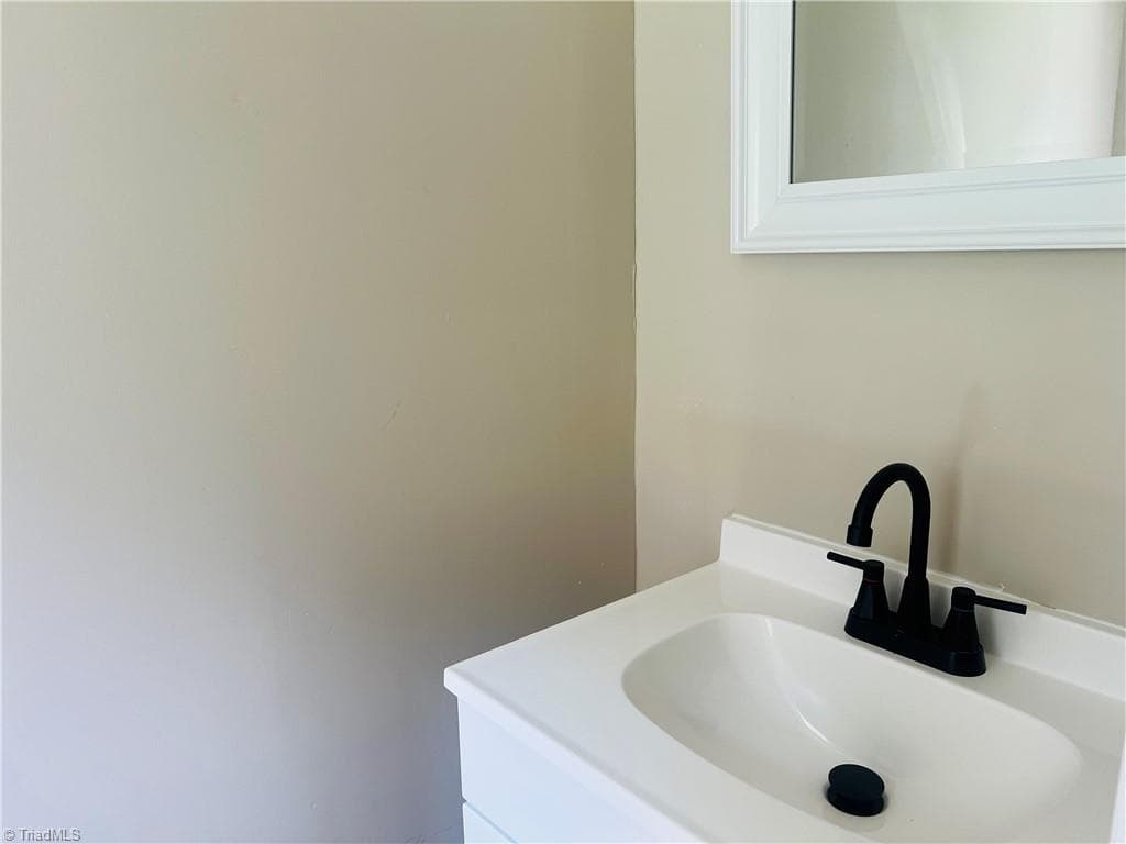 Manufactured Home at 134 Stout Lane, Pilot Mountain NC 27041, photo 13 of 19