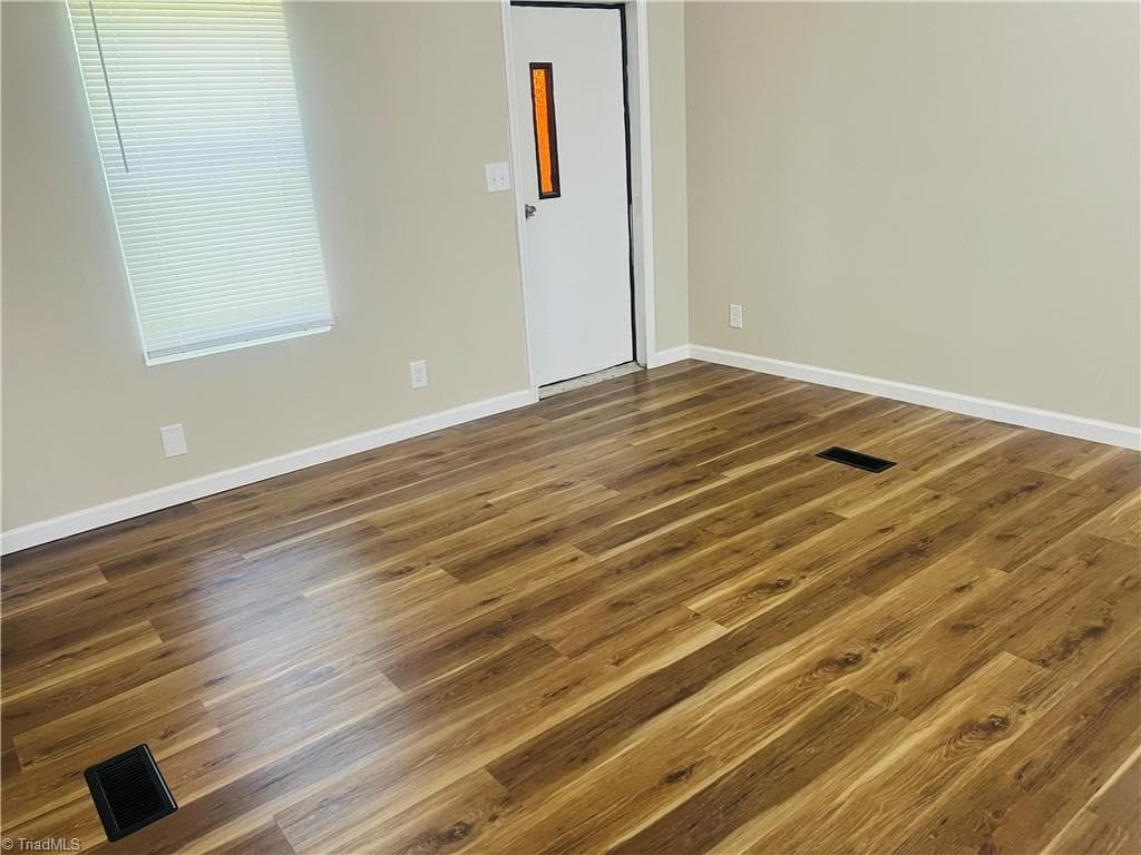 Manufactured Home at 134 Stout Lane, Pilot Mountain NC 27041, photo 5 of 19