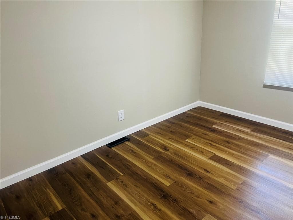 Manufactured Home at 134 Stout Lane, Pilot Mountain NC 27041, photo 15 of 19