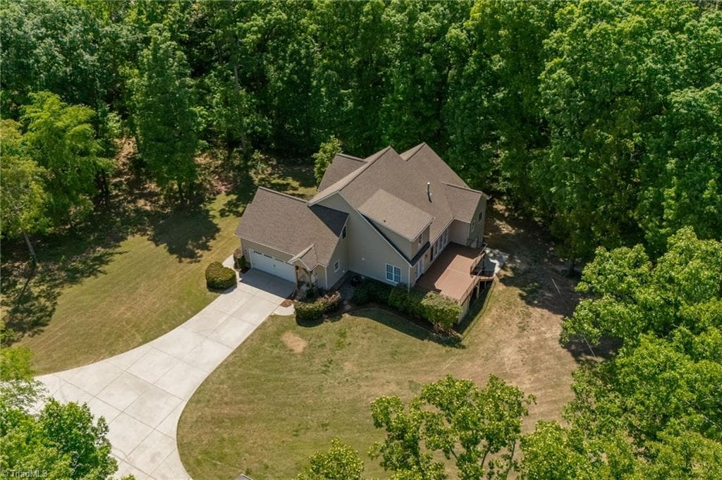 Stick/Site Built at 3321 Lower Lake Road, Thomasville NC 27360, photo 45 of 50