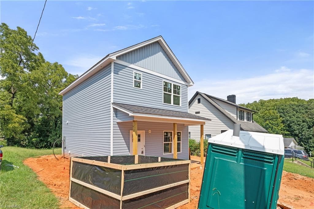 Stick/Site Built at 2033 E 14Th Street, Winston-Salem NC 27105, Winston-Salem, photo 3 of 20