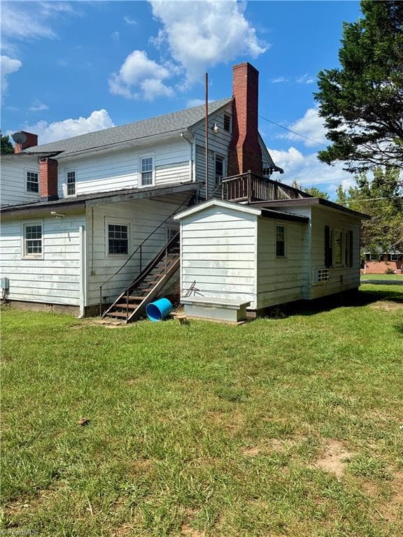 Apartment at 1109 W Main Street, Yadkinville NC 27055, photo 2 of 12