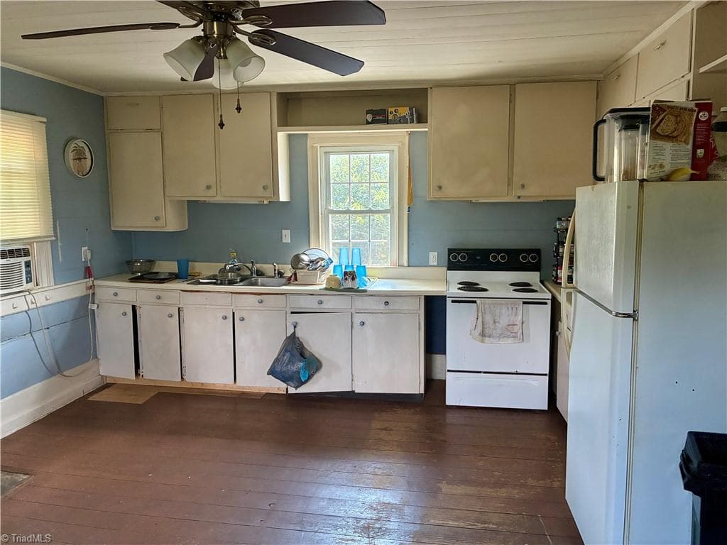 Apartment at 1109 W Main Street, Yadkinville NC 27055, photo 5 of 12