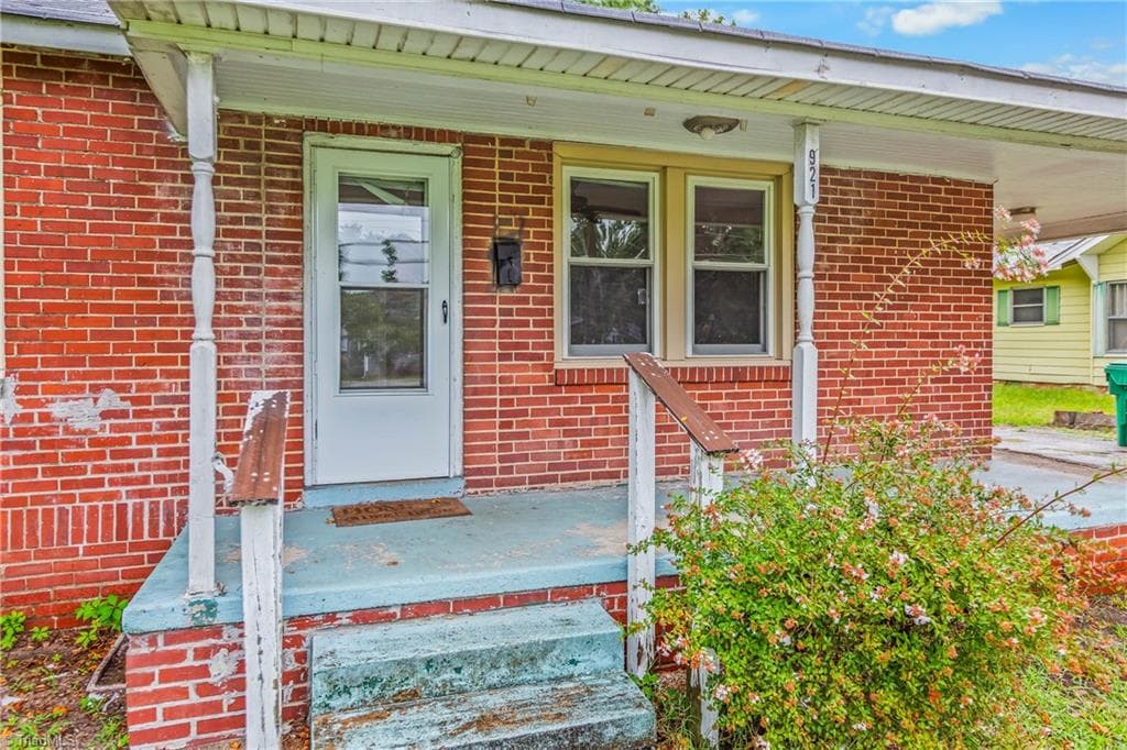 Stick/Site Built at 921 Gordon Street, High Point NC 27260, High Point, photo 9 of 52