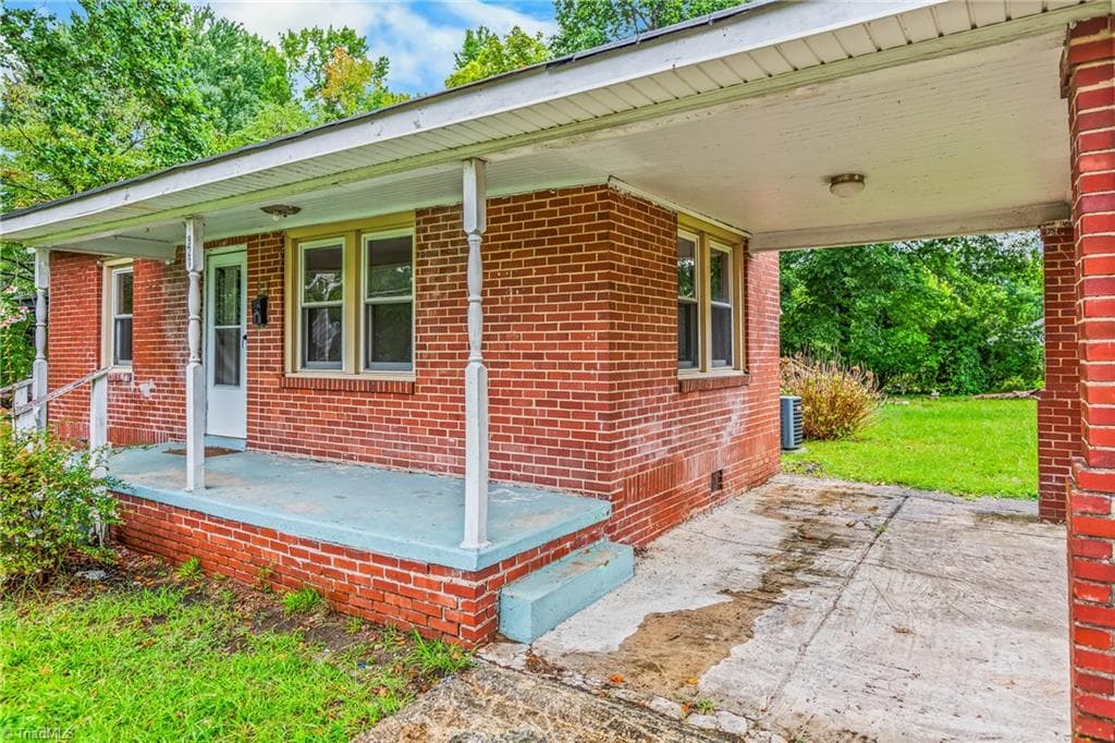 Stick/Site Built at 921 Gordon Street, High Point NC 27260, High Point, photo 7 of 52