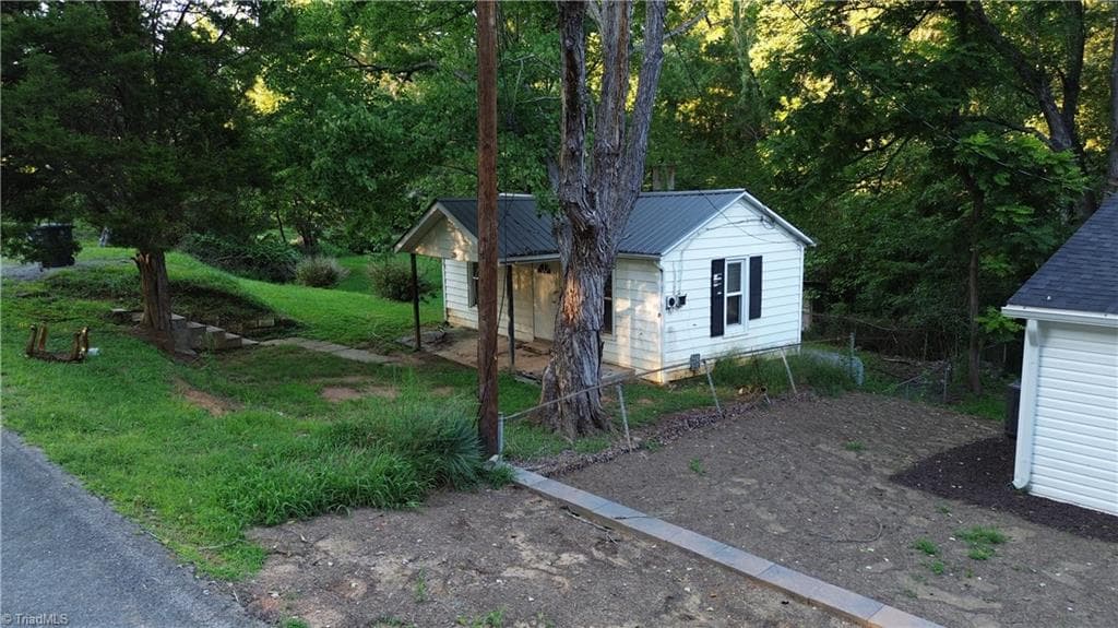 129 Old Linville Road, Kernersville NC 27284
