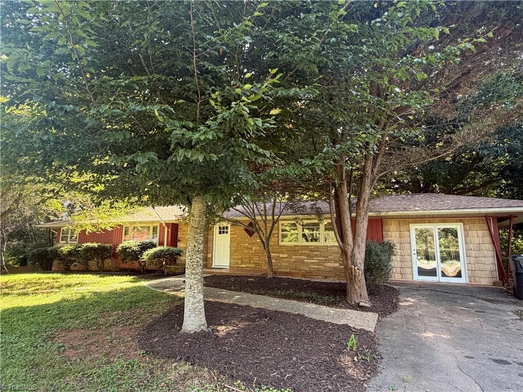 208 Harris Avenue, Elkin NC 28621