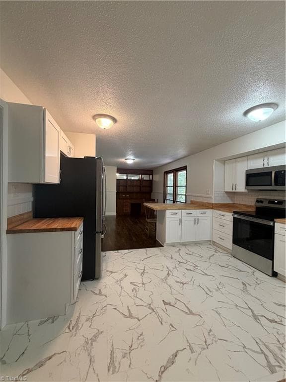 Kitchen with view of diningroom - 208 Harris Avenue, Elkin NC 28621, Elkin