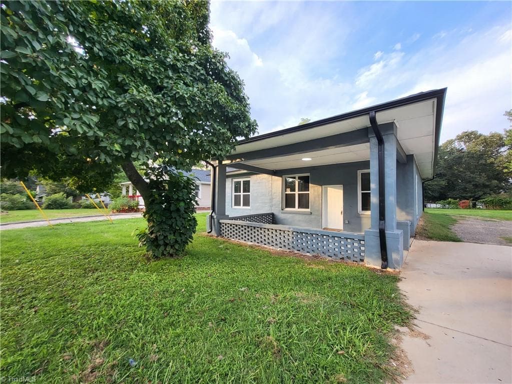 Stick/Site Built at 5027 Old Rural Hall Road, Winston-Salem NC 27105, photo 2 of 27
