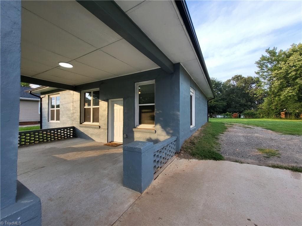 Stick/Site Built at 5027 Old Rural Hall Road, Winston-Salem NC 27105, photo 10 of 27
