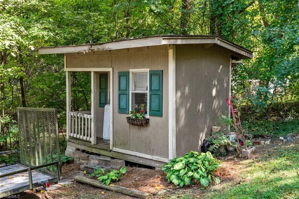 Stick/Site Built at 7317 Farmbrook Place, Thomasville NC 27360, photo 33 of 38